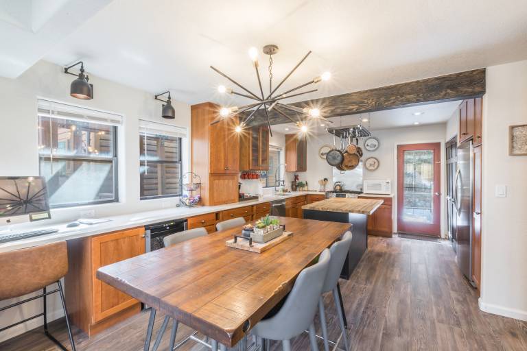 Condo with BBQ | Mountain view — photo 3