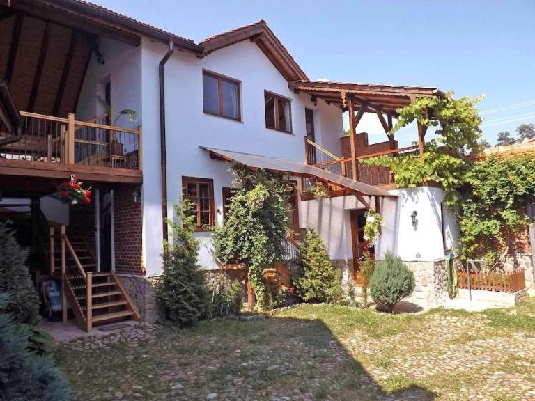 House Vale