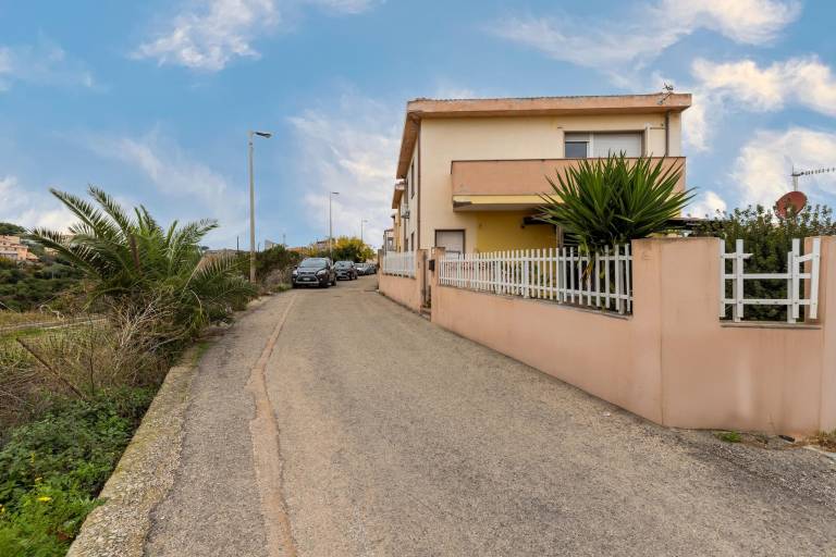 Rental apartment with terrace & yard in Castelsardo