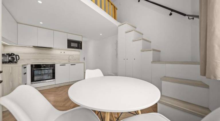 Prezidentsky apartman s vyhladom na palac — photo 5