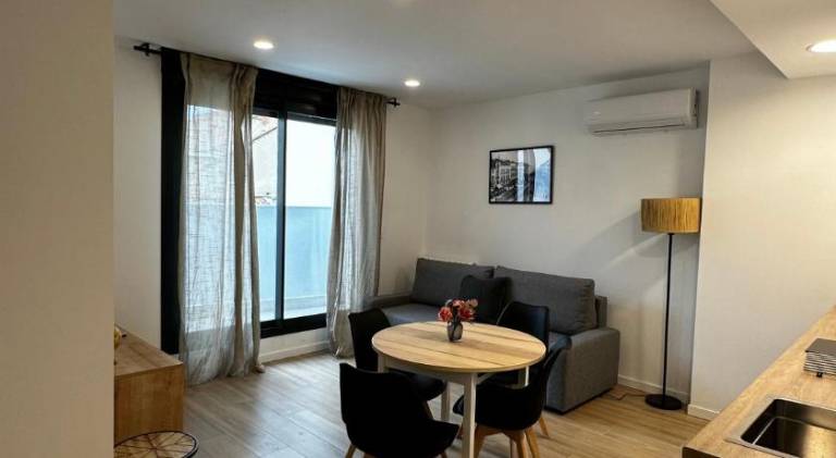 Charming holiday apartment | Close to Cathedral-Basilica of Our Lady of the Pillar | Pets allowed — photo 3