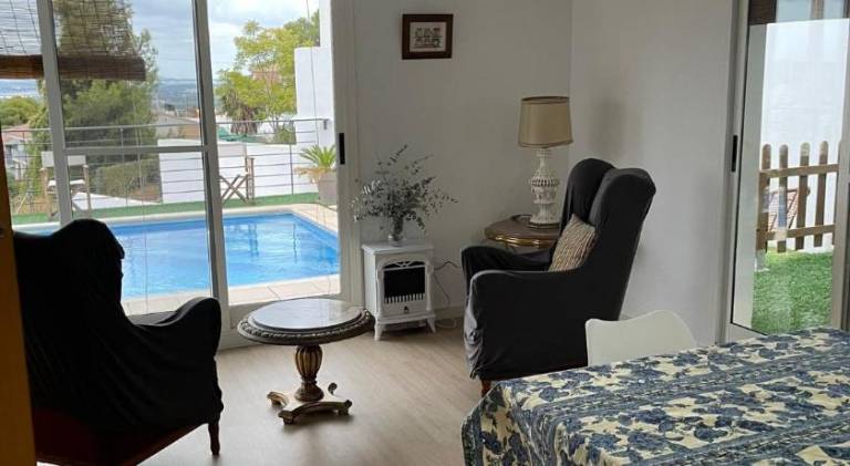 3 Bed Chalet-Pool-Pets-Hot Tub-Parking-Garden — photo 2
