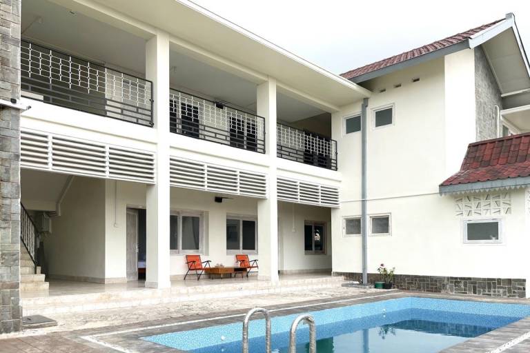 Urbanview Wisma Nirwana Tretes by RedDoorz