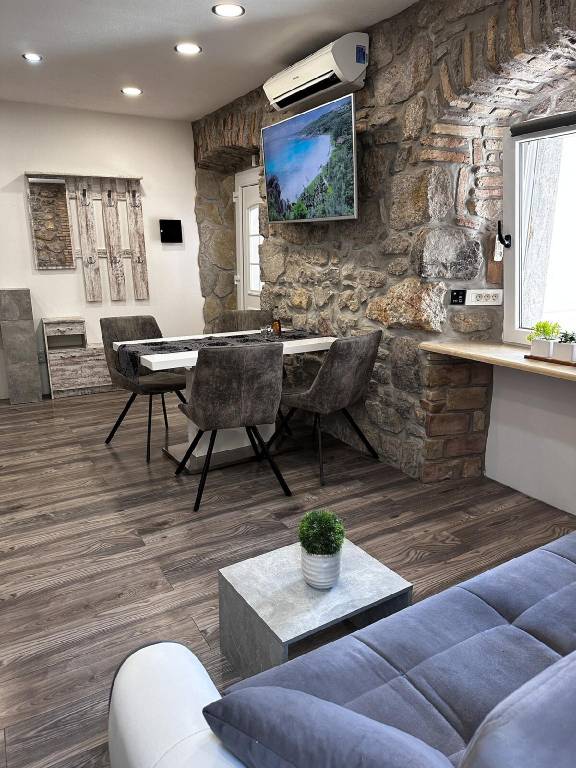 House with terrace — photo 3