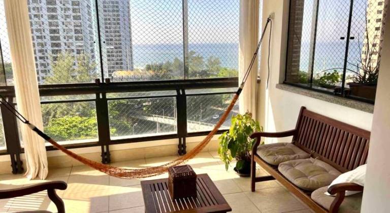 Holiday apartment with jacuzzi & pool in Rio de Janeiro