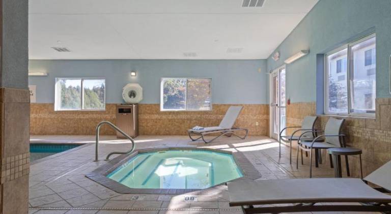 Holiday Inn Express Hotel & Suites Torrington By IHG — photo 2