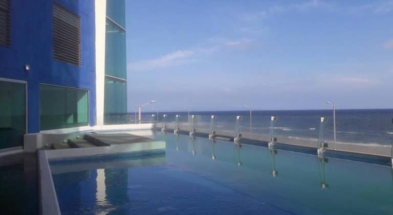 Serviced apartment with pool & patio — photo 3