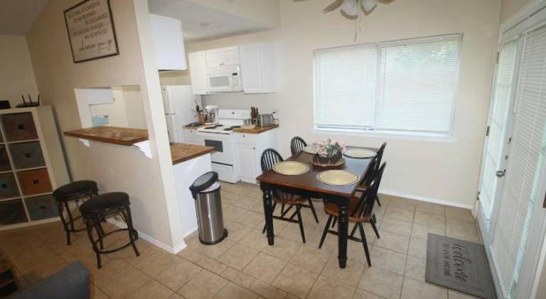 Charming house with hot tub | Pet-friendly — photo 4
