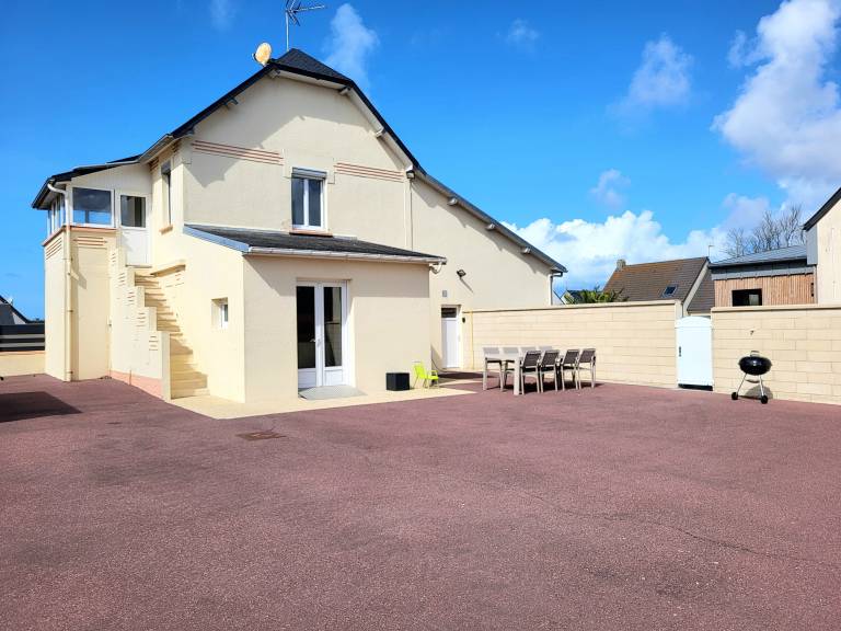 House with barbecue & terrace — photo 2