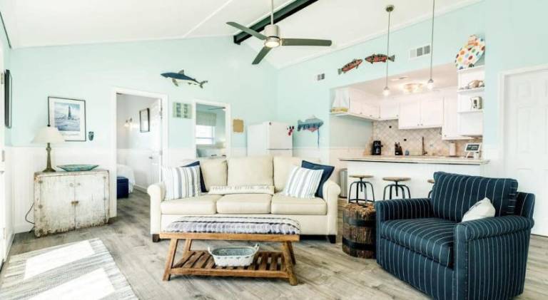 Vacation home with pool, yard & grill — photo 3