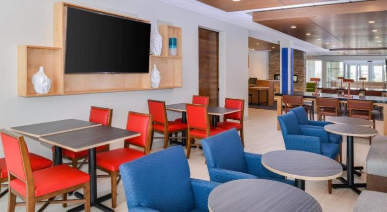 Holiday Inn Express & Suites - Ogallala By IHG — photo 3