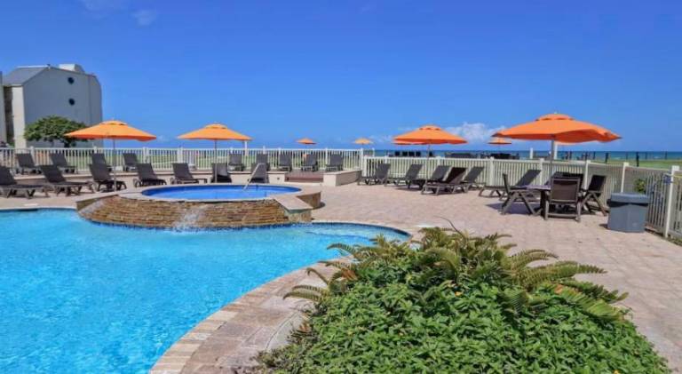 Ocean Breeze Retreat 2bed 2bath, Heated Pool! in South Padre Island, TX