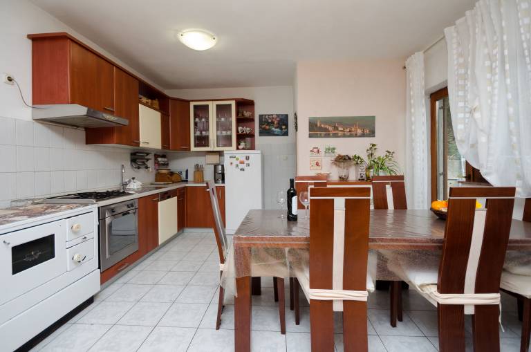 Apartment with barbeque, yard & terrace | Garden view — photo 2