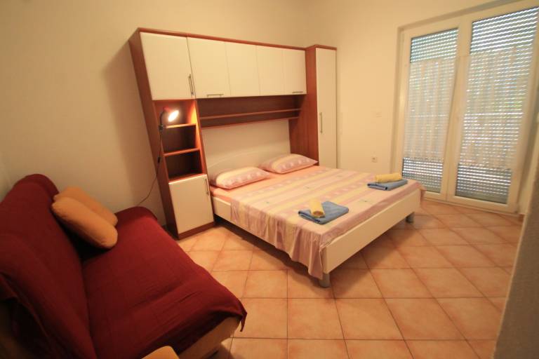 Family-friendly wonderful apartment with barbecue, yard & terrace | Garden view | Good for workation | Dogs allowed — photo 4