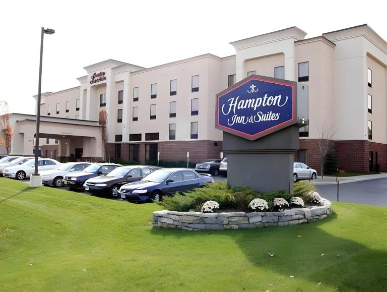 Hampton Inn & Suites Albany Airport