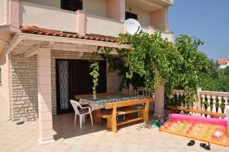 Fully equipped holiday apartment with yard, grill & terrace | Sea view | Next to the beach | Dogs allowed — photo 2