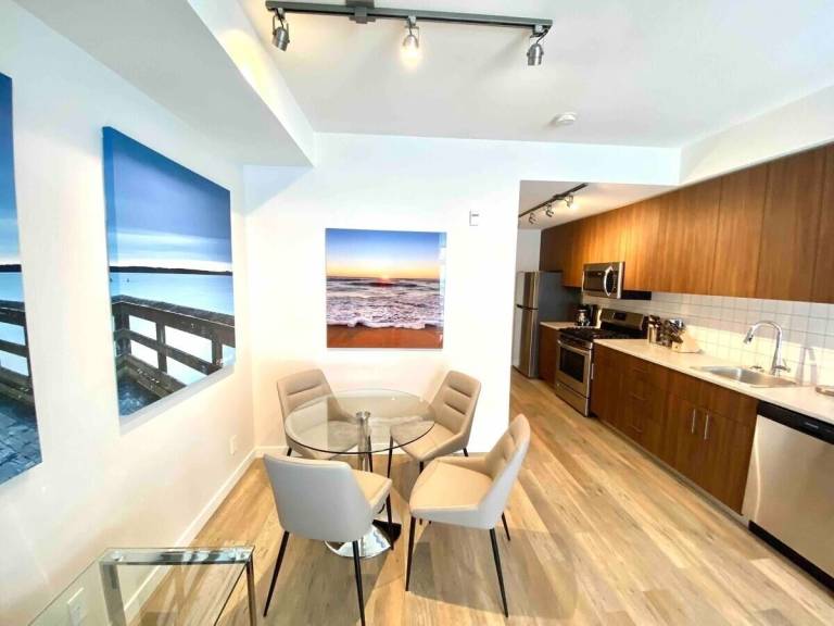 Condo Sidney