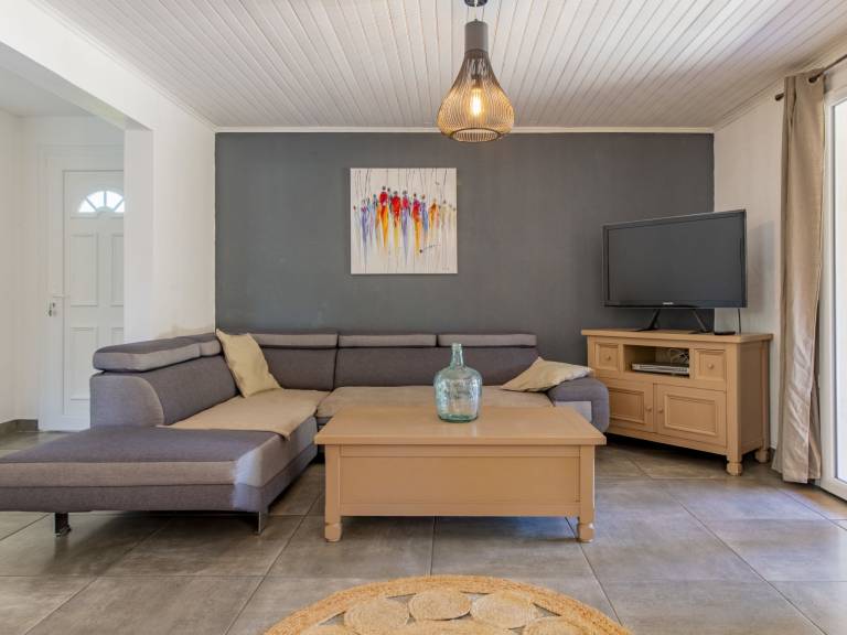 Fully equipped lovely house with garden, BBQ & private pool | Pets are welcome — photo 3