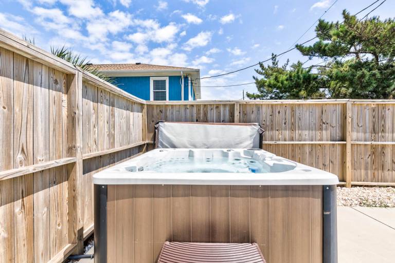 A Summer Place Too 1170 ft to the beach Dog Friendly, Private Pool, Hot Tub — photo 4
