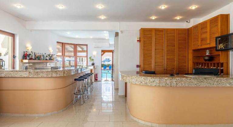 Niros Beachfront Aparthotel — photo 4
