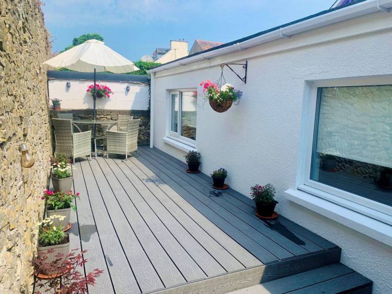 Holiday apartment with yard — photo 5