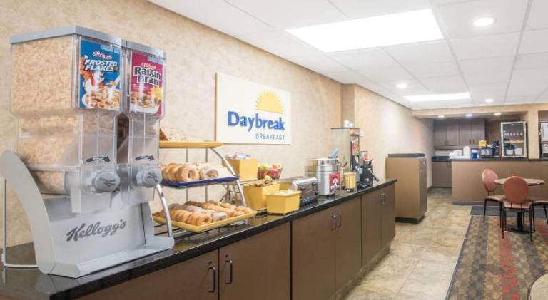 Days Inn by Wyndham Duluth Lakewalk — photo 5