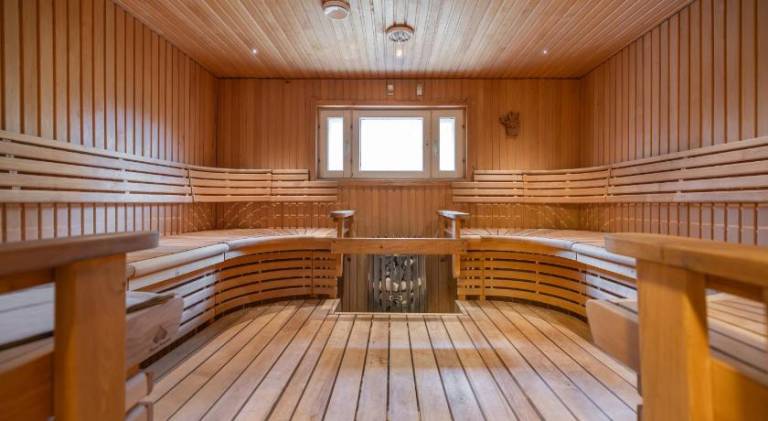 Villa with jacuzzi — photo 4