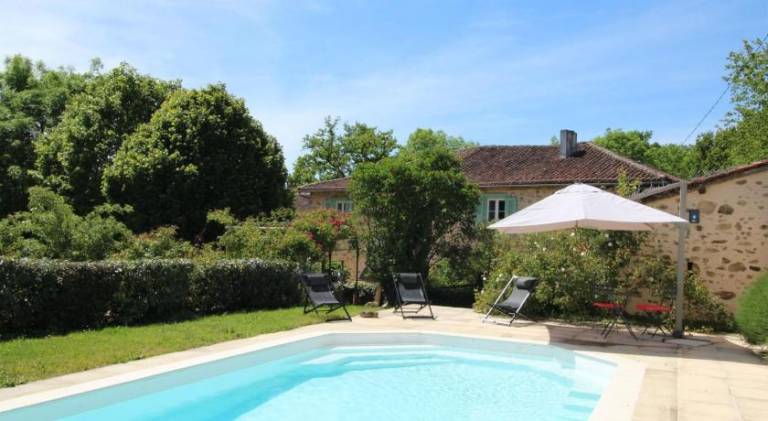 House with pool in Limoges