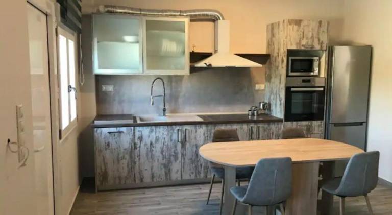 Rental apartment with patio — photo 4
