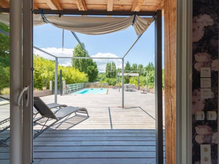 Vacation home with terrace, barbecue & private pool | Nature view — photo 2