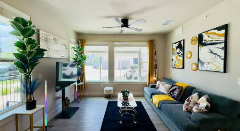 Apartment with pool — photo 3
