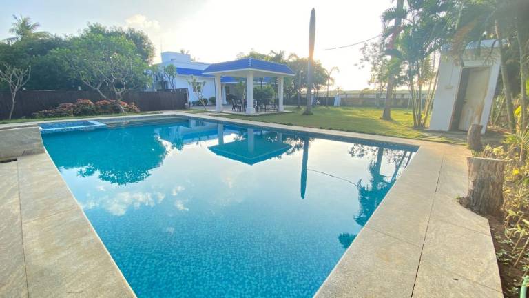 Bungalow ECR Beach