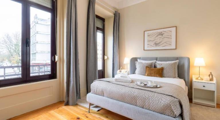 Modern & Cozy Flat with Workspace by HostWise in Porto