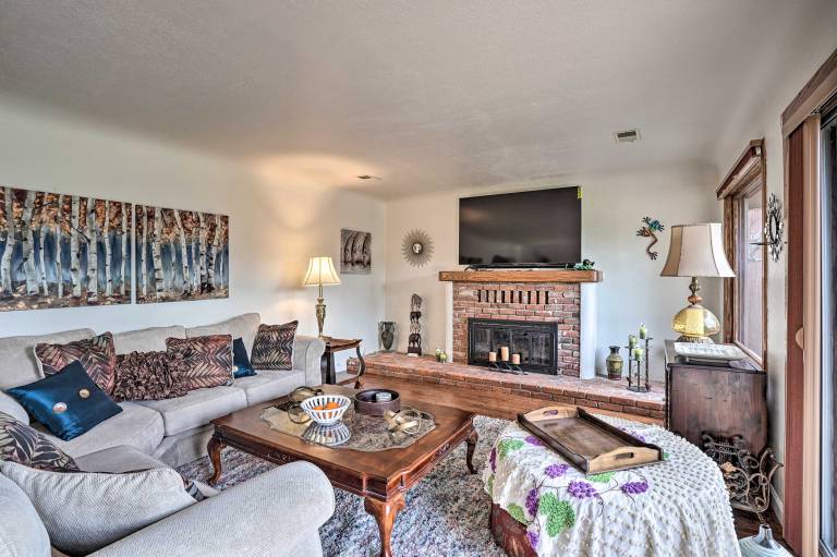 Hot Tub & Views: Spacious Getaway on Rogue River — photo 4