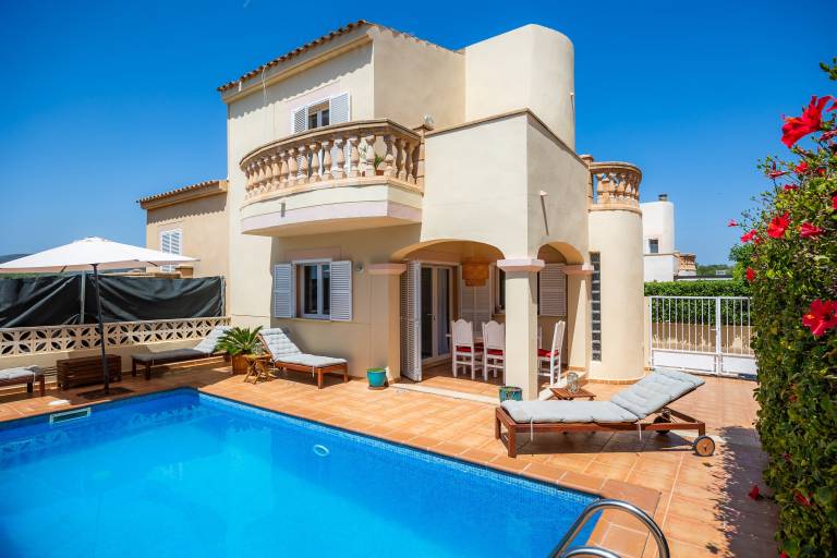 Family-friendly nice vacation home with private pool, fast internet & terrace | Mountain view | Pet-friendly in Manacor