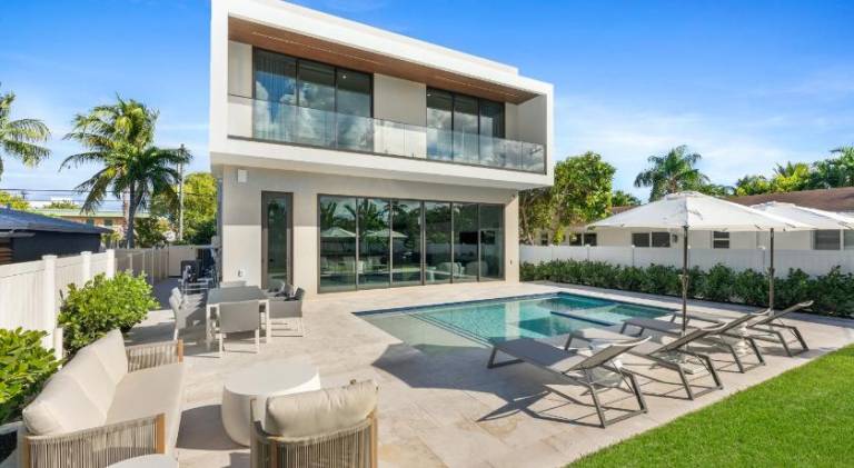 Villa with pool & jacuzzi in Delray Beach, FL