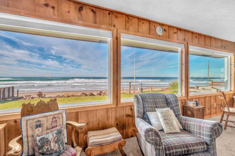 Beach Bungalow - Roads End in Agate Beach, OR
