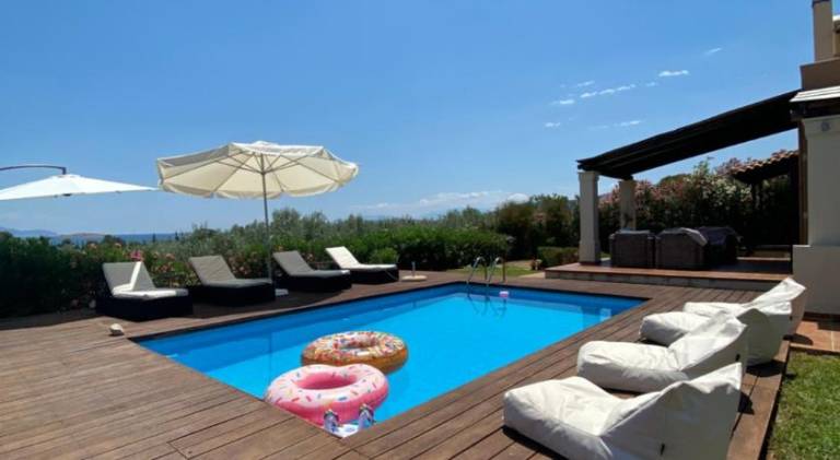 Villa with pool & garden in Delphi