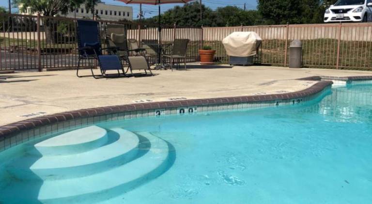 Windcrest Inn and Suites — photo 4