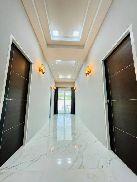 Villa with pool — photo 4