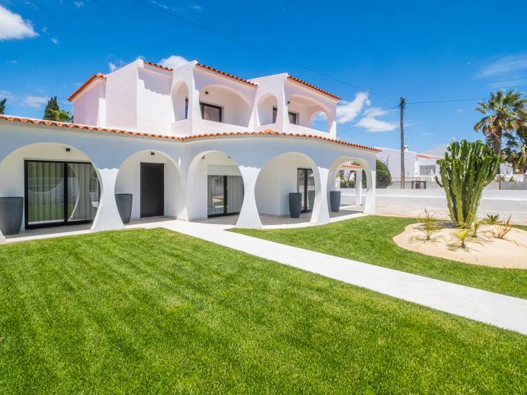 Fully equipped villa with BBQ, private pool & garden | Beach nearby | Pets allowed — photo 3