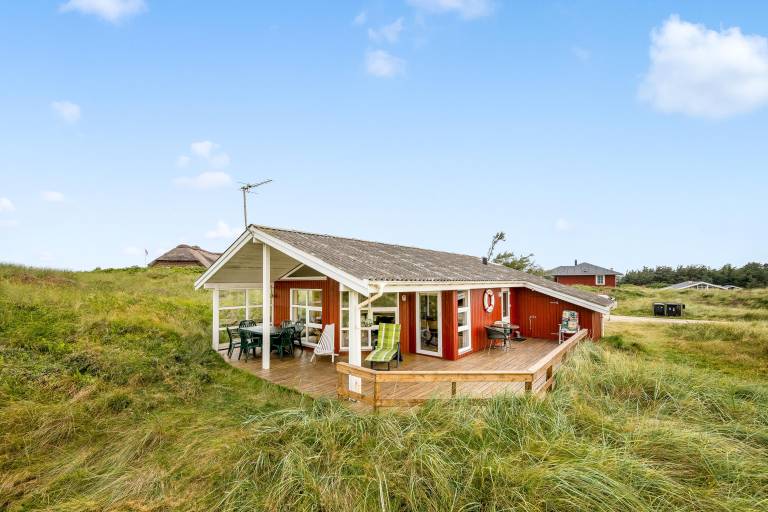 Lovely holiday home with covered terrace, only 300 meters from the North Sea at Søndervig. — photo 2