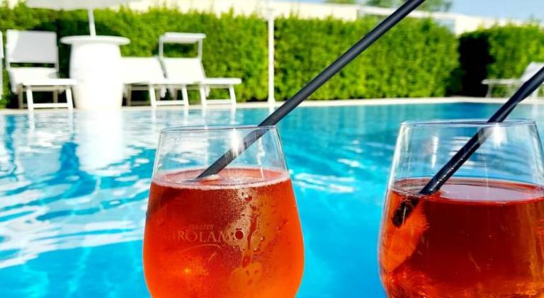 Serviced apartment with pool, terrace & jacuzzi in Alberobello