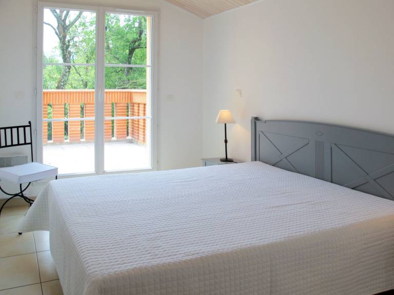 Vacation home with barbecue, terrace & private pool | Pets allowed — photo 5