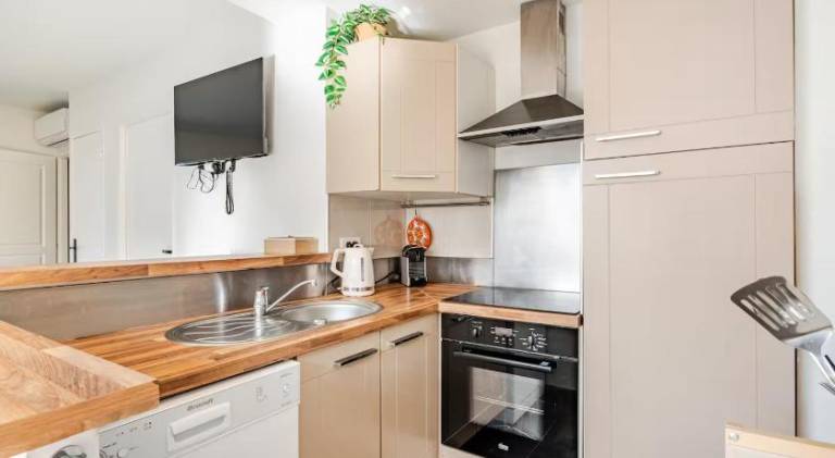 Rental apartment | Near Marseille Cathedral — photo 2