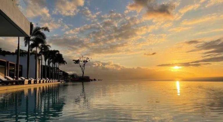 New! Luxury 2bd 2ba Romantic Zone Largest Pool in PV Sea View Balcony in Puerto Vallarta