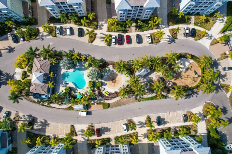 Family-friendly lovely condo with patio, grill & private pool | Water view | Pets are welcome — photo 4