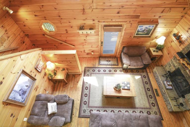Family-oriented pleasant cabin with patio & private pool | Pets allowed — photo 5