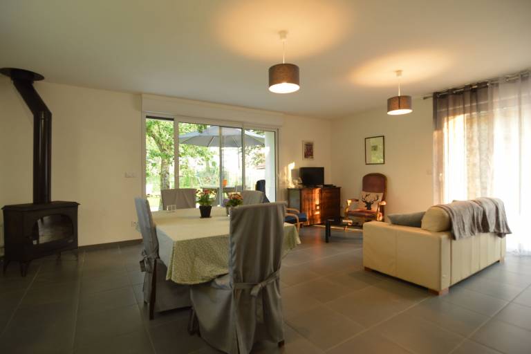 Family-friendly vacation home with yard, barbecue & patio | Nature view | Pets allowed — photo 3
