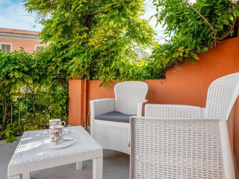 Rental apartment with patio & garden — photo 2